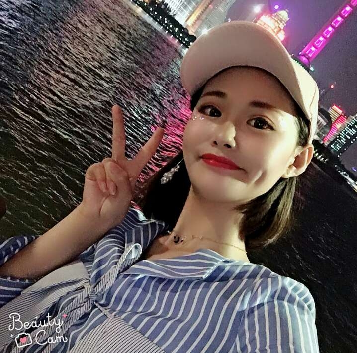 谢颖儿的第一张照片--父母相亲团