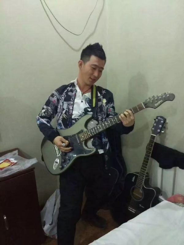 小吉他的第一张照片--父母相亲团