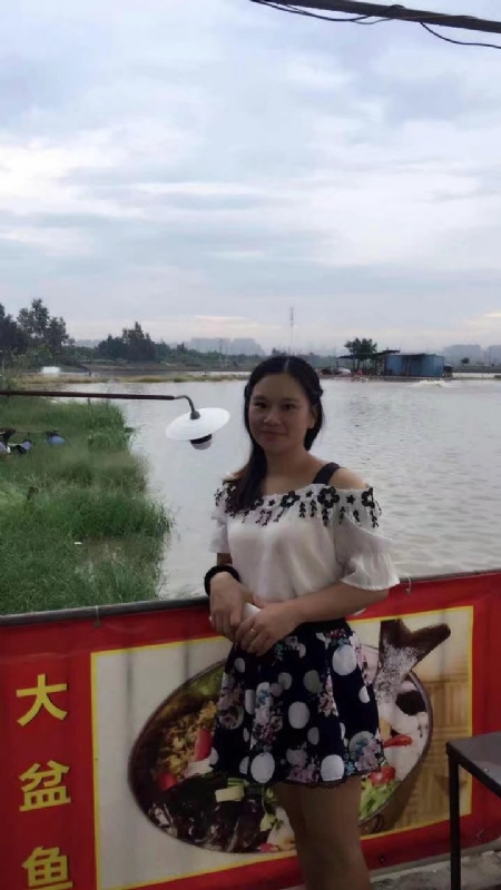 莹莹的第一张照片--父母相亲团