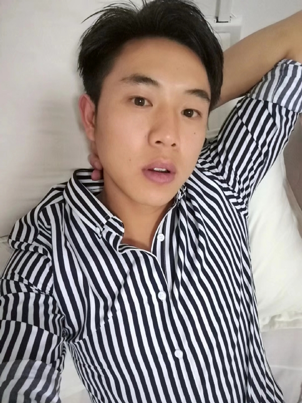 小雷的第二张照片--父母相亲团