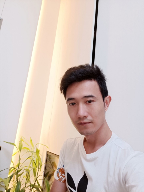 简的第一张照片--父母相亲团