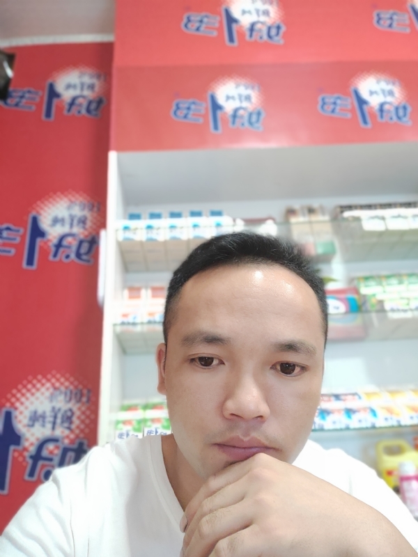 小老弟的第二张照片--父母相亲团