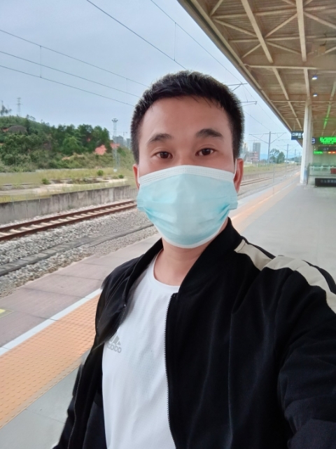 小李的第一张照片--父母相亲团