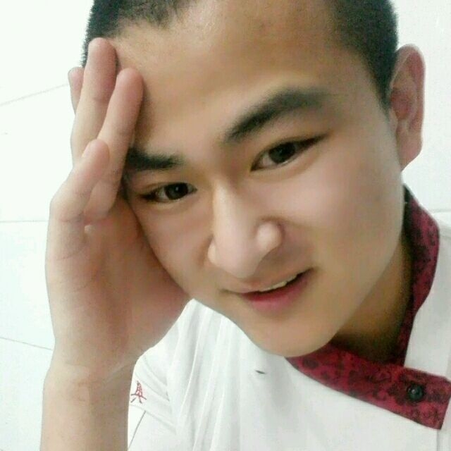 人潮拥挤的第一张照片--父母相亲团