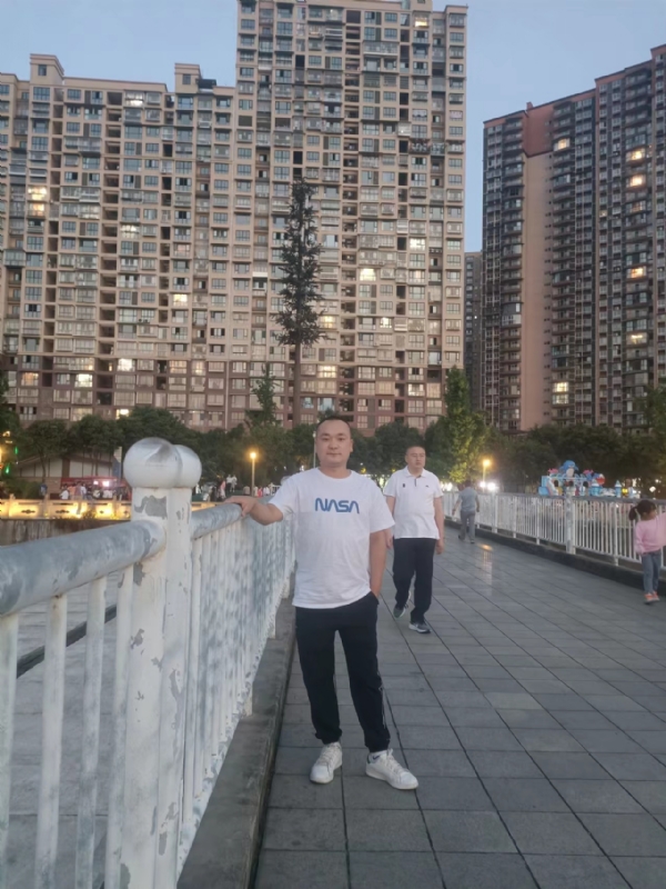 寂寞的男人的第一张照片--父母相亲团