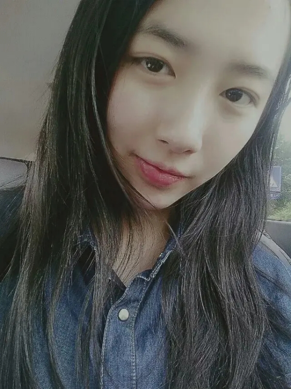 小她的第一张照片--父母相亲团