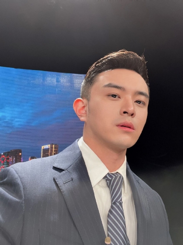 韩哥的第二张照片--父母相亲团