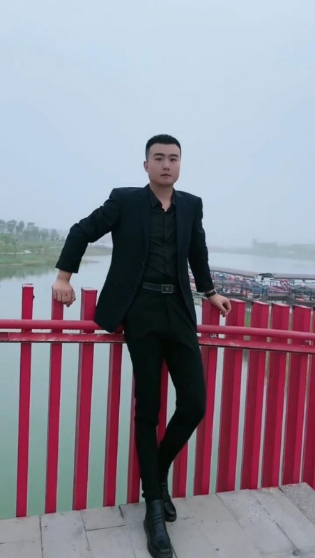 Albert的第二张照片--父母相亲团
