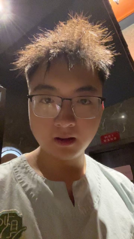 成熟稳重的男士的第一张照片--父母相亲团