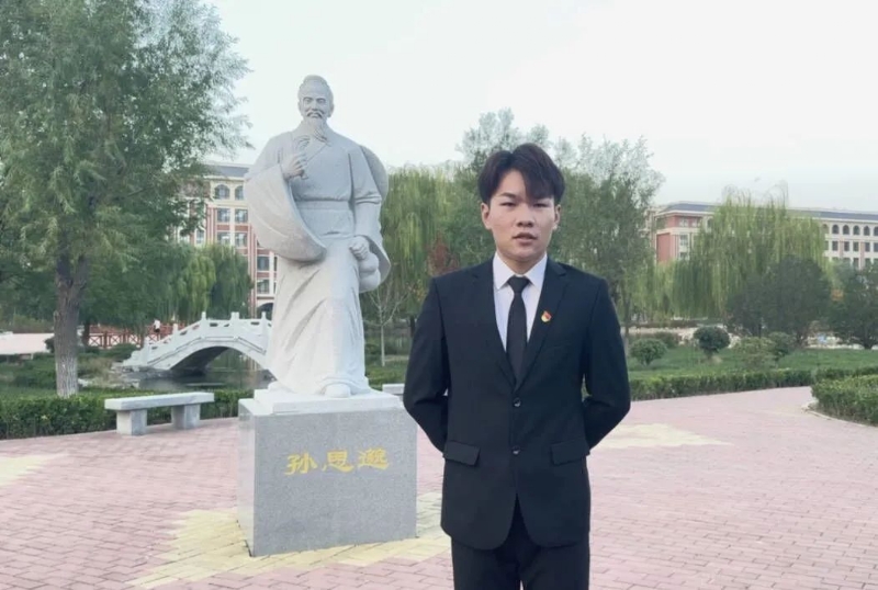 尚明月的第一张照片--父母相亲团