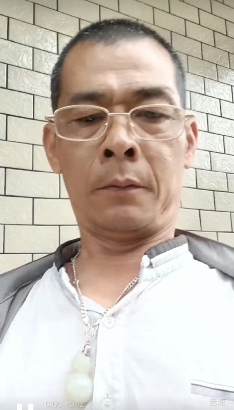 凌活泼的第一张照片--父母相亲团